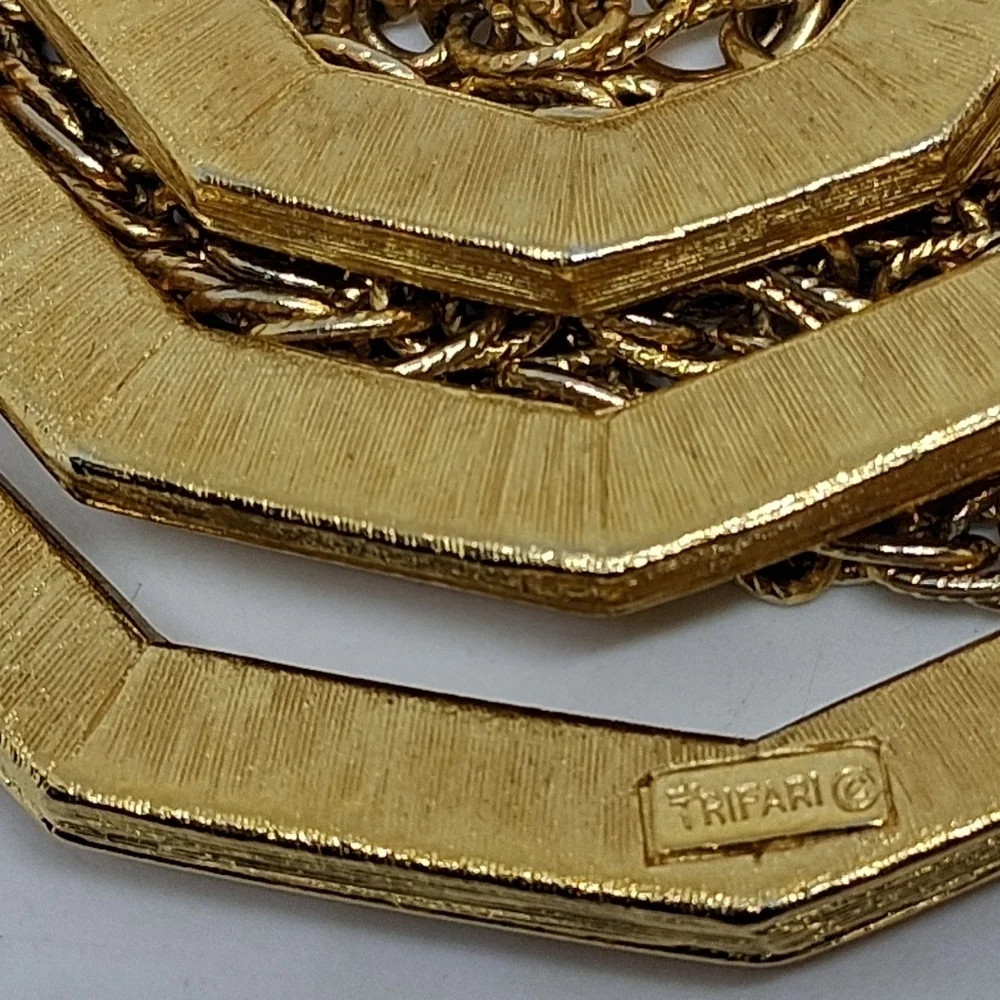* Vintage Crown Trifari Gold Tone Ornate Door Knocker Necklace